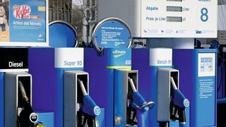 Die Benzin- und Dieselpreise sind zuletzt gestiegen, von Höchstständen sind sie aber noch einiges entfernt. (Aral)