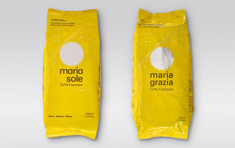 Die Caffè Cultura GmbH, links im Bild das originale Verpackungsdesign des „Maria Sole Caffè Espresso“, besitzt die Markenrechte an der Marke „MariaSole“ sowie die exklusiven Nutzungsrechte für das bekannte Verpackungsdesign. Der vorherigen Lizenznehmerin wurden alle Rechte an der Marke entzogen und die betrügerische Nutzung der alten Produktkennungen (EAN) für die nachfolgend an den Markt gebrachten Plagiate untersagt. Trotzdem hat die Rösterei Torrefazione S. Francesco S.A.S. Plagiate unter der alten Marke „MariaSole“ und ebenso unter der Bezeichnung „MariaGrazia“ weiter vertrieben. Um eine Abgrenzung zu den Plagiaten vorzunehmen, musste Caffè Cultura sein Verpackungsdesign ändern, obwohl es alle gewerblichen Schutzrechte für das bekannte Design besitzt. (Aktion Plagiarius e.V.)