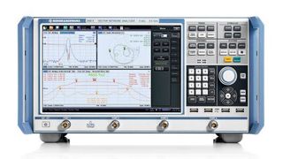Mit dem 4-Tor-Vektornetzwerkanalysator R&S ZNB8 hat Rohde & Schwarz zusammen mit Rosenberger Ethernet-Verbindungen nach den aktuellen T9-Spezifikationen untersucht. (Rohde & Schwarz)