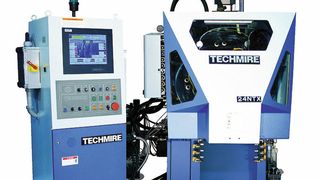 Filigrane Kleinstteile ab einem Gewicht von 0,5 Gramm fertigt Artur Monse auf der Schnellläufermaschine. (Archiv: Vogel Business Media)