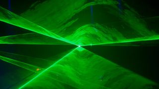 Die meisten Anwender sehen den Quantencomputer nicht als große Laserschau, sondern eher nüchtern als App-Beschleuniger. (Bild: Marcus_Klaus_pixelio.de)