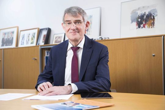 Franz-Xaver Bernhard, Vorsitzender des VDW, äußert sich über die Lage im deutschen Maschinenbau: „Wir blicken wieder positiver in die Zukunft! Doch wird die Branche vom Fachkräftemangel geplagt.“ Hier ein Bericht dazu, wie es momentan aussieht ...(Bild:  VDW / M. Hauptmannl)