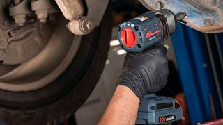 Ein Akku-Schlagschrauber-Duo von Ingersoll Rand kommt jetzt mit einstellbarem Drehmoment. Die beiden handgeführten Systeme gelten als High-Power-Weltneuheit. (Ingersoll Rand)