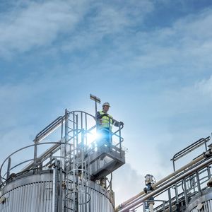 Durch die Nachrüstung von Brownfields mit intelligenten Sensoren können Energie, Abfall und Kosten eingespart und gleichzeitig die Wartungszyklen verbessert werden.(Bild:  Monty Rakusen / Siemens)