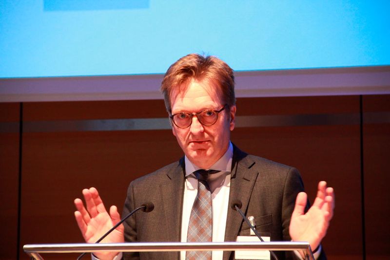 Den besten Vortrag des zweiten Konferenztages hielt Dr. Nicolas Maier-Scheubeck von der Maschinenfabrik Rheinhausen GmbH. Sehr authentisch beschrieb er, … (Bild: Moßner)