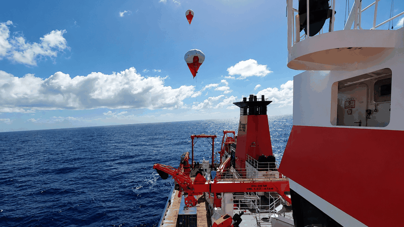Flache Wolken weisen Bereiche mit hoher Partikelkonzentration auf, die möglicherweise der Schlüssel zur Regenbildung sind.(Bild:  © MPI-DS)