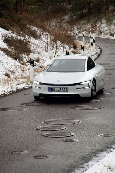 Der VW XL1: das Hybridfahrzeug braucht nur 0,9 Liter Sprit auf 100 Kilometern (Volkswagen)