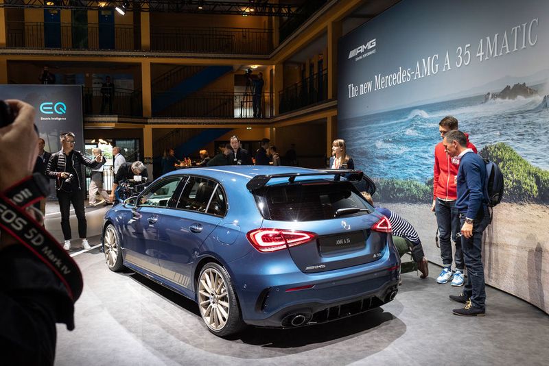 Das neue Mercedes-AMG-Einstiegsmodell A 35 4Matic basiert auf der neuen Frontantriebsplattform und wird von einem neu entwickelten 2,0-Liter-Vierzylinder-Turbomotor mit 225 kW/306 PS Leistung angetrieben. (Daimler)