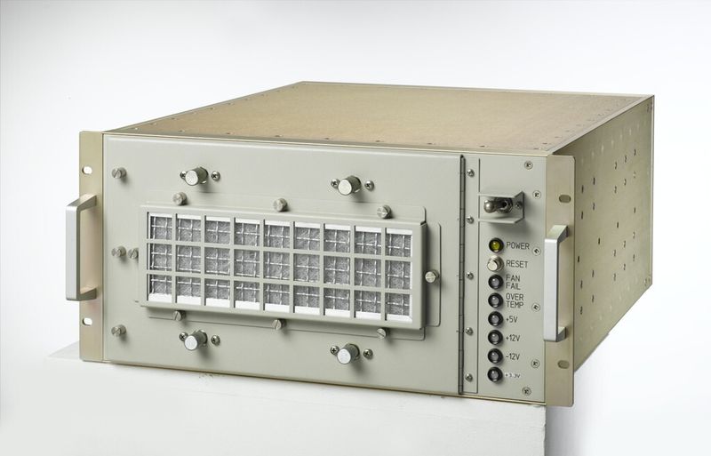 Bild 8a: Rugged-Systeme mit Luft-, Konduktions- und Wasserkühlung (ELMA)