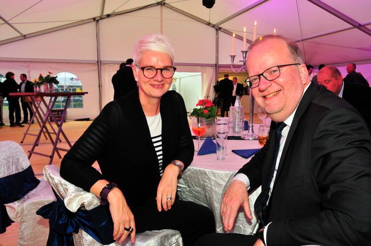 Ausbildungsexperten unter sich: Birgit Behrens (ZDK-Geschäftsführerin) und Arno Kalmbach (Leiter VW IS Handel). (Zietz/»kfz-betrieb«)