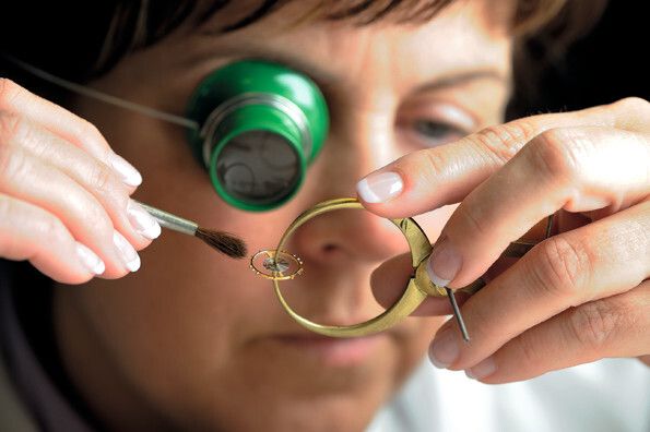 Montage der Unruh. (Windecker/Grossmann Uhren)