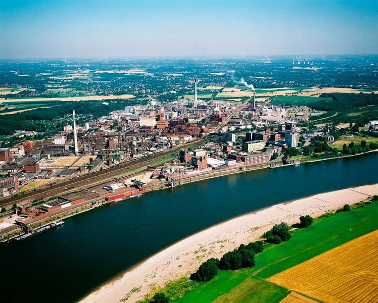 At its Krefeld site, Lanxess produces pigments, high-performance plastics and specialty chemicals, among other things. (Lanxess)