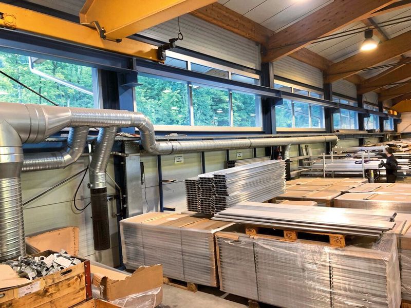 Über einen „Bypass“ in der Ansaugrohrleitung wird kühle Frischluft angesaugt, welche die Umluft abkühlt und die Schichtlüftung verbessert.  (Bild: Teka)