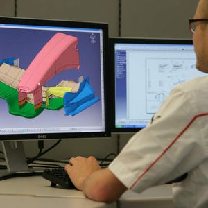 Hightech-Computer und entsprechende Software unterstützen die Konstrukteure bei der Entwicklung aerodynamischer Autos.