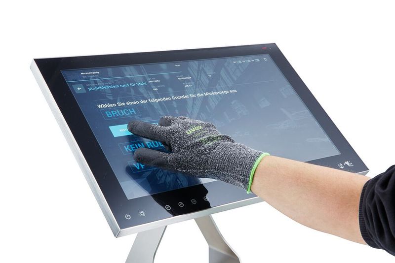 Für Menüaufrufe, Dateneingaben und andere Aufgaben erfüllt der Multitouch-Screen der Gerätefamilie Pro-V-pad Steel auch mit Arbeitshandschuhen höchste Anforderungen an den Bedienkomfort und die Sicherheit der Bedienung. (Bild: Prologistik)