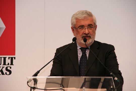 Stefano Chmielewski, Präsident von Renault Trucks, beschreibt das erweiterte Angebot im Vermietgeschäft seines Unternehmens. (Archiv: Vogel Business Media)