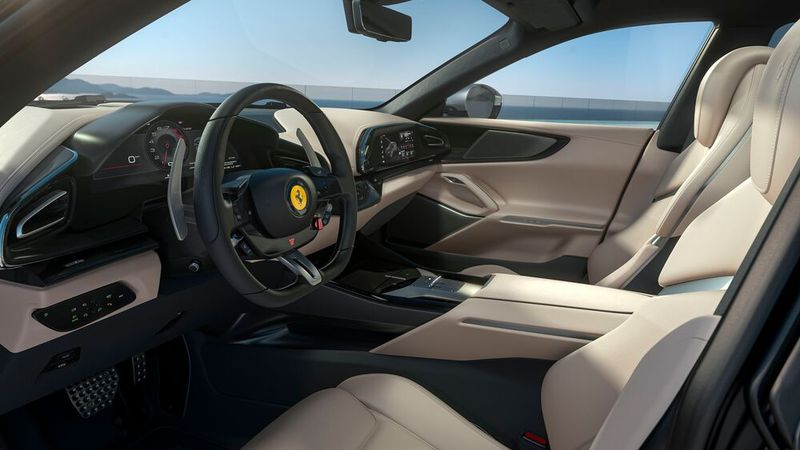 Das im Innenraum verarbeitete Alcantara besteht zu 68 Prozent aus recyceltem Polyester. (Bild: Ferrari)