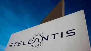 Bei Stellantis schaut es nach neuesten Analysten nicht gut aus. Man rechnet mit einem krassen Absatzeinbruch. Der Stellantis-Chef Carlos Tavares greift jetzt durch. Einige Konsequenzen wurden bereits gezogen. (Bild: Stellantis)