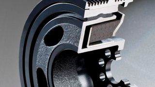 Der Drehschwingungsdämpfer mit integrierter, entkoppelter Riemenscheibe im Schnitt. (Bild: Winkelmann)