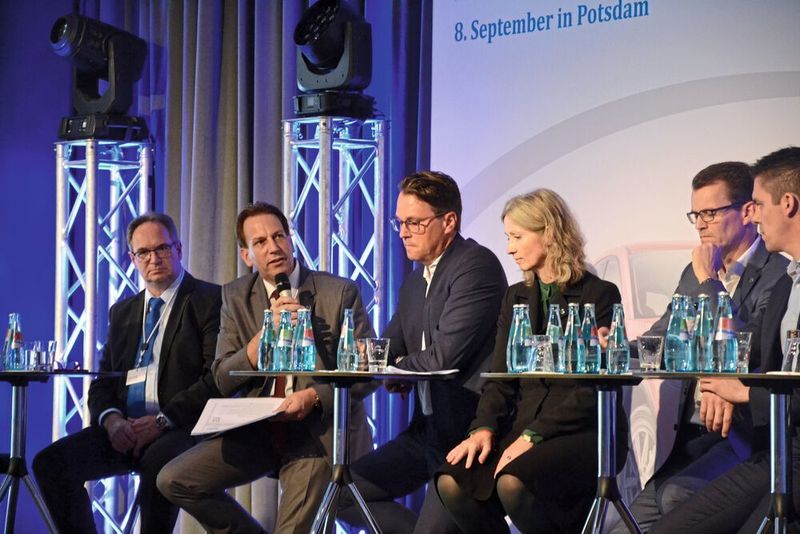 Marko Böttcher, Sprecher Arbeitskreis Vertrieb und Marketing, forderte zum wiederholten Male, dass sich Händler und Hersteller das Restwertrisiko teilen.  (Simon / »kfz-betrieb«)