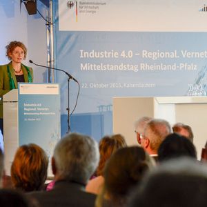 „Der Landesregierung ist daran gelegen, dass die Unternehmen im Land zum frühestmöglichen Zeitpunkt von den Entwicklungspotenzialen von Industrie 4.0 profitieren“, sagt die rheinland-pfälzische Wirtschaftsministerin Eveline Lemke.