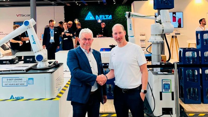 Johann Paulus (links), CEO der JP Industrieanlagen GmbH, und Michael Mayer-Rosa, Senior Director der Industrial Automation Business Group EMEA und Head of Intelligent Robot Systems (IRS) bei Delta Electronics.(Bild:  Delta)