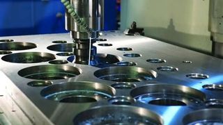 Rechtzeitig reagieren! Metall verarbeitende Betriebe waren in den letzten 12 Monaten verstärkt in der Bredouille, was die Liquidität angeht. Ergebnisse, die eine Umfrage von Close Brothers Factoring ans Tageslicht brachte, lassen nichts wirklich Gutes ahnen ... (Bild: Spankurve)