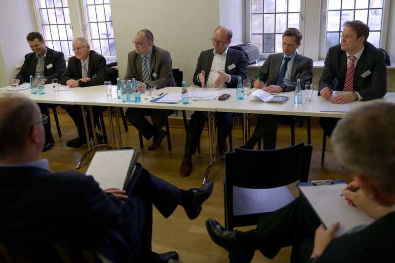 Während der parallel stattfindenden Foren am Nachmittag konnten die Vortragsthemen nochmals konkret diskutiert werden (im Bild das Forum zum Thema „Modulare Mikroreaktionssysteme“). (Bild: Spectaris)