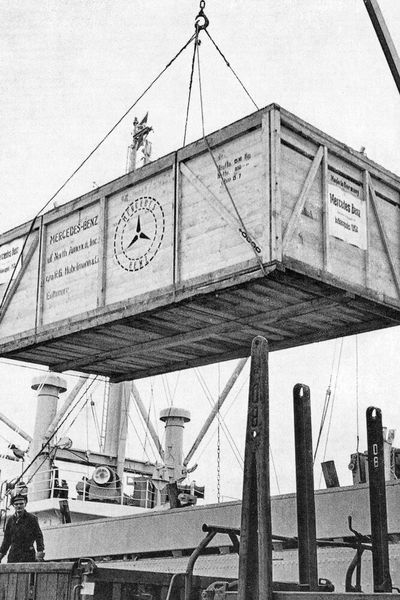 Am Ende der Formel-1-Saison 1955 gewann Fangio zum zweiten Mal in Folge die Formel-1- Fahrerweltmeisterschaft. Moss belegte den zweiten Platz und besiegelte damit den Legendenstatus des W 196 R. (Bild: Mercedes-Benz)