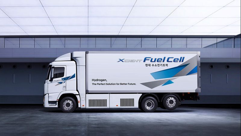 Die maximale Reichweite gibt der Hersteller mit rund 400 Kilometern an.  (Bild: Hyundai)