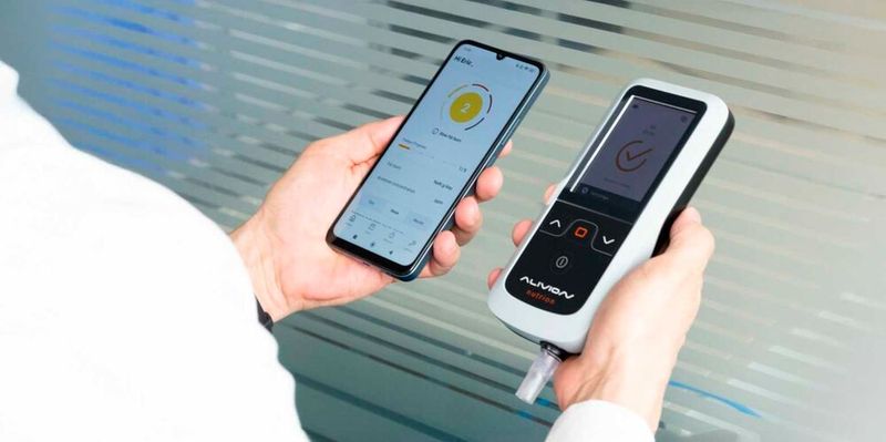 The Nutrion breath acetone analyser is operated via a smartphone app and allows the self-monitoring of breath acetone as a biomarker for fat metabolism. (Source: Alivion)