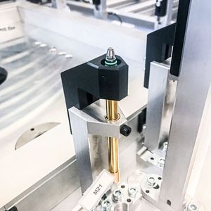 Messtasterhalter mit Schutz von Zander EMS für eine Sondermaschine für die Automobilindustrie.