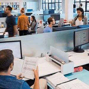 Die digitalen Datenvolumnina steigen rasant an und erhöhen das Risiko, dass sensible Informationen in die falschen Hände geraten. Hinzu kommt, dass die zunehmende Nutzung von Cloud-Lösungen und mobilen Endgeräten die Komplexität noch weiter erhöht. BT (British Telecom) verfügt über umfassende Sicherheitsexpertise  und bietet Lösungen auf allen Ebenen - vom Endanwender bis zum Netzwerk .(Bild:  BT)