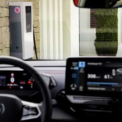 Die Bundesnetzagentur will E-Fahrzeuge an den Strommarkt bringen. (Bild: Volkswagen)