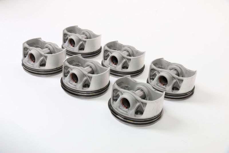 These pistons made of a special aluminium alloy drive a Porsche 911 with 730 hp.