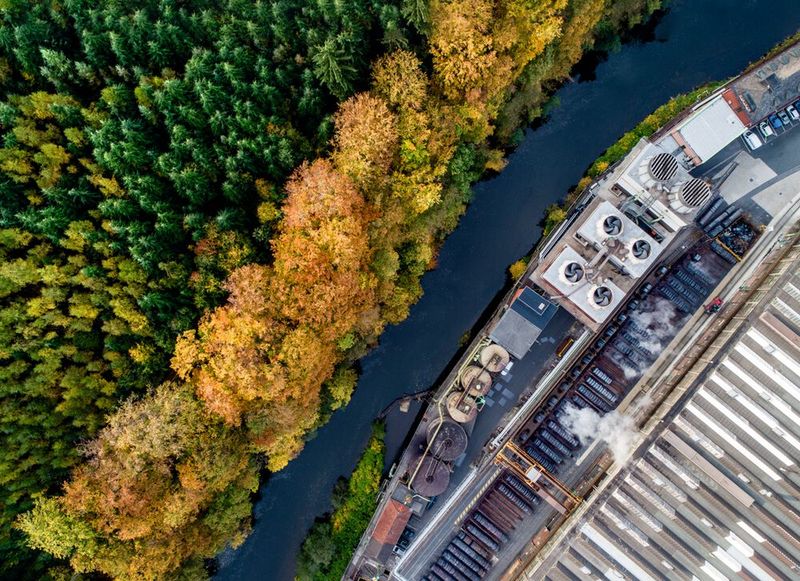 Das „mass-customizing“ des Industrieproduktes Precidur-Warmband wird bei der Thyssenkrupp Hohenlimburg GmbH im Lennetal seit über 150 Jahren erfolgreich betrieben.  (Bild: Thyssenkrupp Hohenlimburg)
