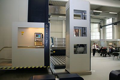 Fräskopf-Magazin des Fahrständer Fräs- und Bohrwerks FR 12000. (Archiv: Vogel Business Media)