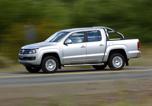 In der stärksten Motorisierung kommt der VW Amarok auf ein maximales Drehmoment von 400 Nm, beschleunigt in 11,1 Sekunden auf Tempo 100 und erreicht maximal 181 km/h. Allerdings sind die Fahrleistungen in der Praxis nicht ganz so imposant wie auf dem Papier. Da braucht man zum Überholen schon ein bisschen Anlauf und beim Ampelstart Geduld. (Archiv: Vogel Business Media)