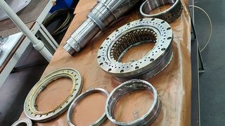 Die Werkstückspindel MSS 520, die die Peiseler-Servicetechniker für eine Komplettüberholung in sämtliche Einzelteile zerlegt haben. (Peiseler)