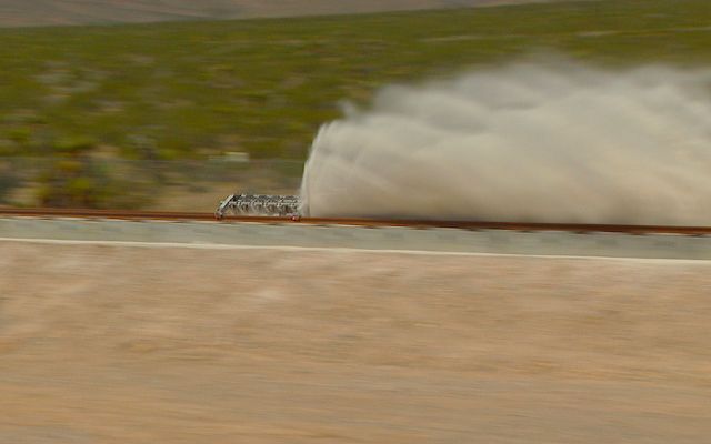 Wer blinzelt, verpasst's: Innerhalb von einer Sekunde wurde der Hyperloop-Schlitten auf 53 Meilen pro Stunde (etwa 85 km/h) beschleunigt. (YouTube)