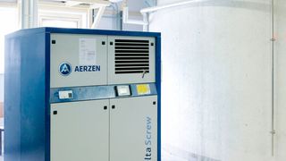 Mithilfe von Aerzen-Schraubenverdichtern wird bei Knauf Stuckgips für die Faserplattenproduktion pneumatisch transportiert. (Thorsten Sienk)