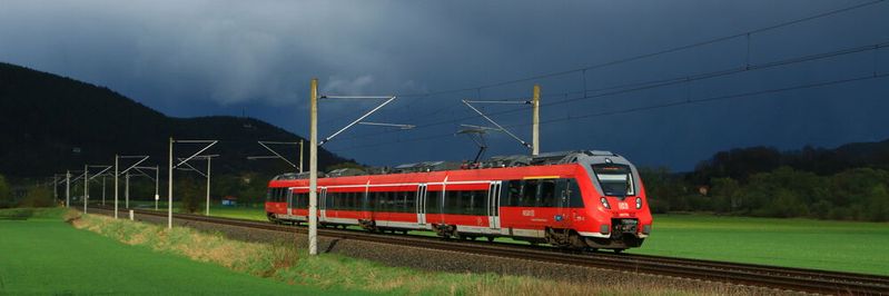 Ein Regionalexpress auf der Fahrt von Leipzig nach Lichtenfels bei Etzelbach Ein Regionalexpress auf der Fahrt von Leipzig nach Lichtenfels bei Etzelbach