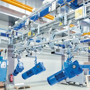 Mithilfe der aktuellen dezentralen Antriebsregler Nord SK 180E ist ein vollautomatisierter Transport der lackierten Motoren durch die Lackiereinrichtung und das Lager möglich.