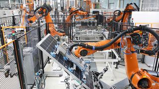 Nicht nur die Maschinen und der Prozess wollen digitalisiert und automatisiert sein. Es lohnt sich auch, die Arbeit drumherum mit einer Business-Intelligence-Lösung upzudaten. (Kuka)