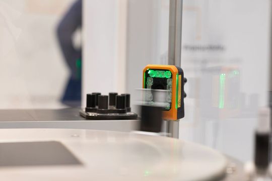 ABB Machine Automation präsentiert auf der Interpack adaptive Automatisierungslösungen für die Verpackungsindustrie – von magnetischer Planartechnologie bis zu offenen Robotiksystemen.(Bild:  ABB)