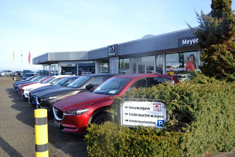 Im Neuwagengeschäft vertreibt das Autohaus Meyer exklusiv die Marke Mazda, im Gebrauchtwagengeschäft kauft es Fahrzeuge aller Fabrikate zu.  (Mauritz)