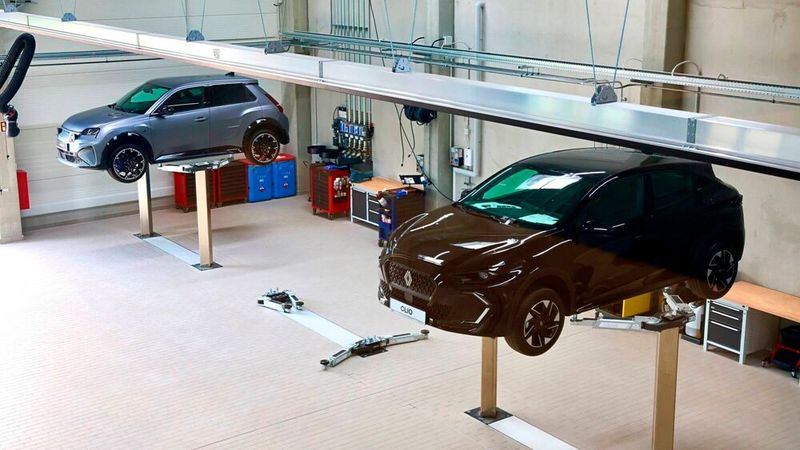 Die moderne Werkstatt ist 800 Quadratmeter groß und für die Elektromobilität gerüstet. (Bild: Autohaus Sirch)