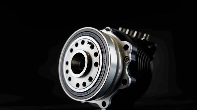 Der HEJ 90 ist ein Quasi‑Direct‑Drive‑Aktuator mit integrierter Elektronik, Planetengetriebe und Encoder in einem robusten IP67‑Gehäuse und wurde für hohe Drehmoment‑ und Leistungsdichte in mobilen sowie humanoiden Robotersystemen ausgelegt.(Bild:  Maxon Motor)