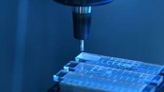 Bei der hybriden Zerspanung werden Ultraschall- und Oszillationstechnologien genutzt, um klassische Bearbeitungsprozesse zu unterstützen. (Bild: VibroCut)