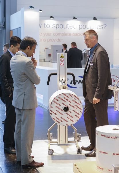 Interpack 2014: Ob Prozesse und Maschinen für das Verpacken oder die Verarbeitung, ob Packstoffe, Packmittel und die Packmittelherstellung oder Dienstleistungen für die verpackende Wirtschaft – auf der Interpack 2014 präsentieren 2.700 Aussteller aus über 60 Ländern ihre Ideen, Konzepte und technologischen Visionen.  (Messe Düsseldorf)